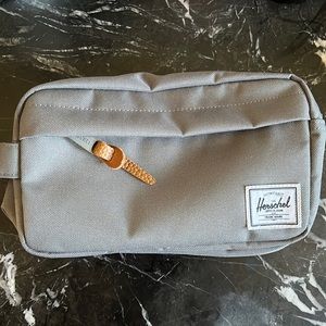 Herschel “chapter carry on” in “gargoyle”